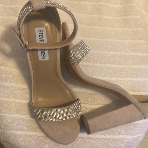 Steve Madden. size 8. Nude - Picture 7 of 11
